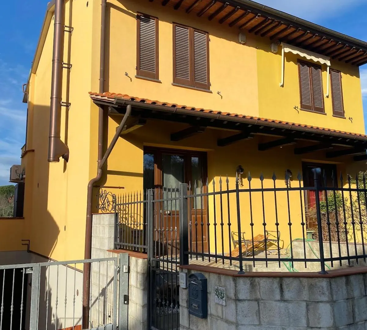 La Casa Gialla Usigliano Holiday home